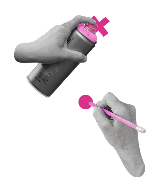 Dłonie trzymające narzędzia artystyczne