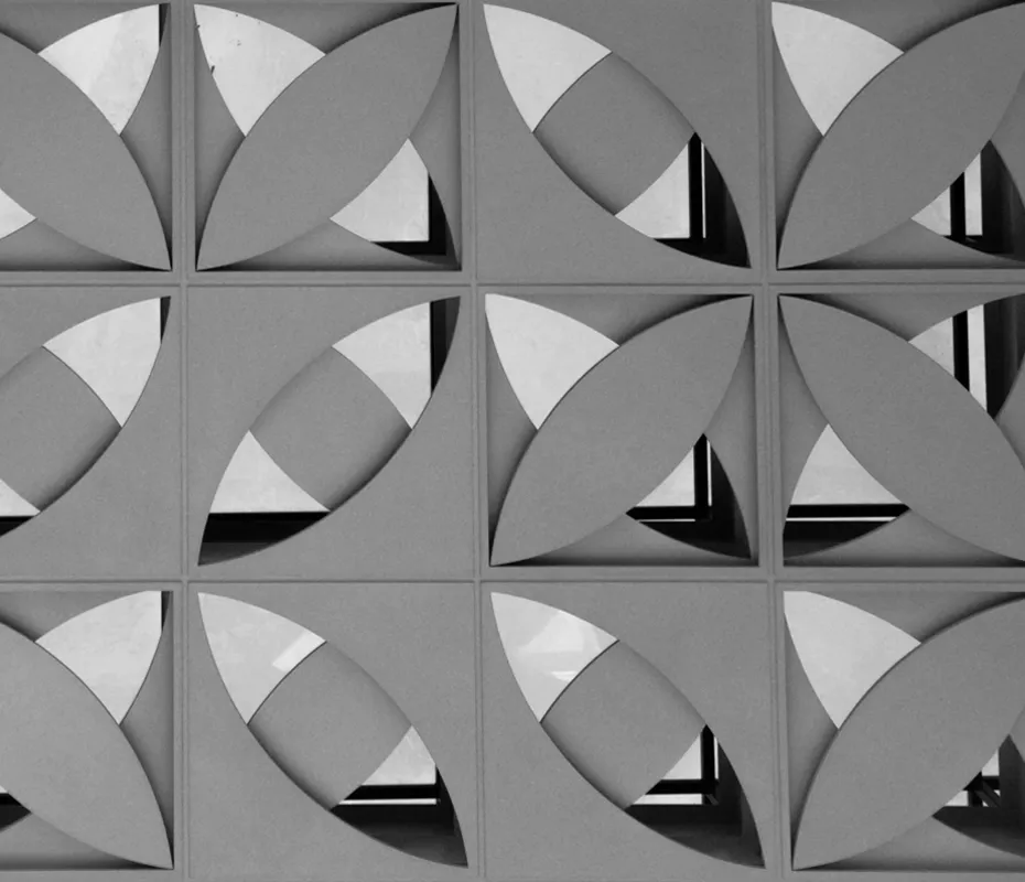 Hands drawing a circle